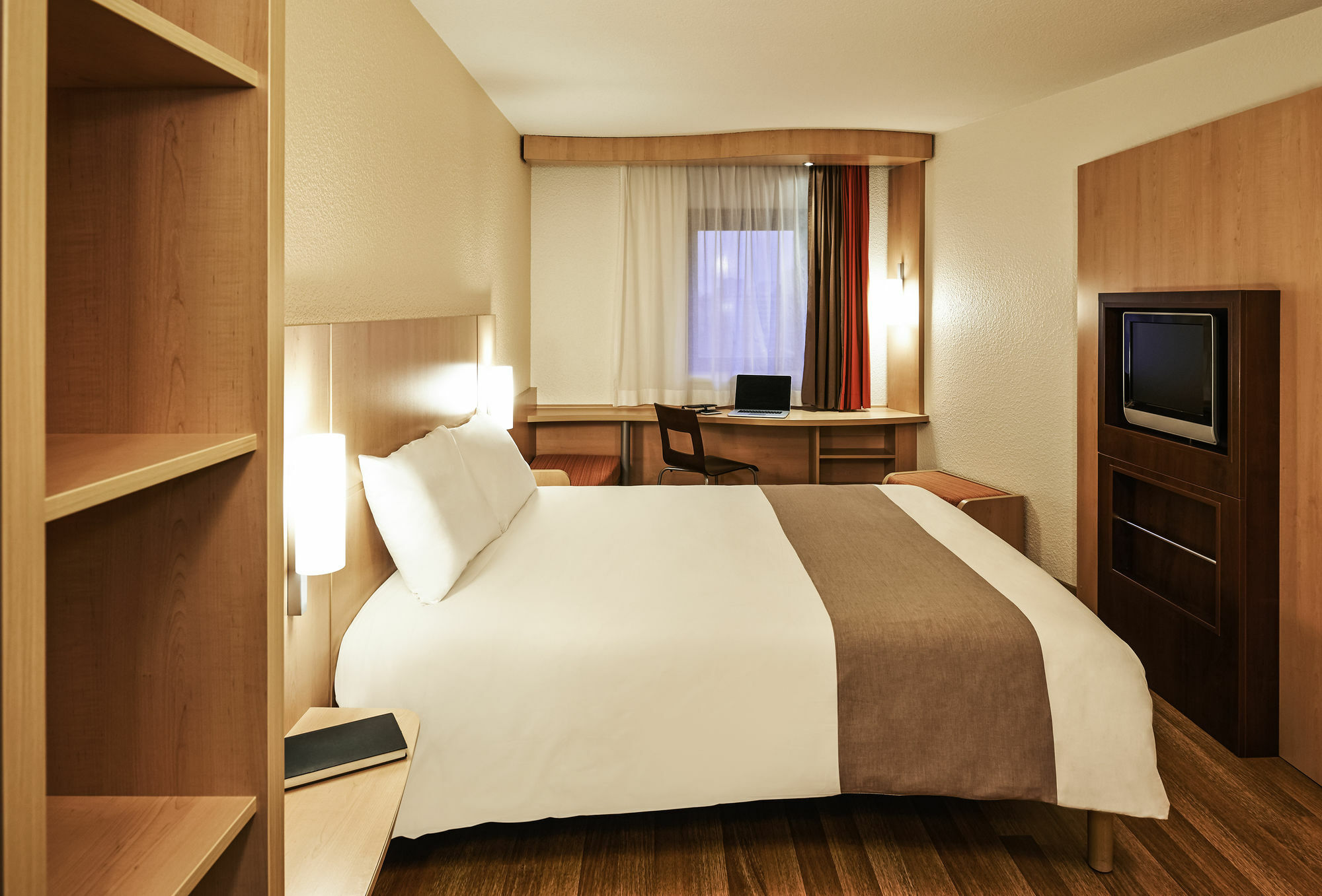 Hotel Ibis Nancy Centre Gare Et Congres Exterior foto